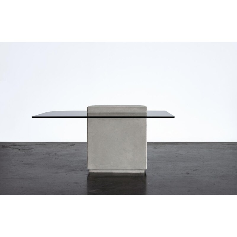 Šedý betonový konferenční stolek Lyon Béton Strut 80 x 85 cm se skleněnou deskou