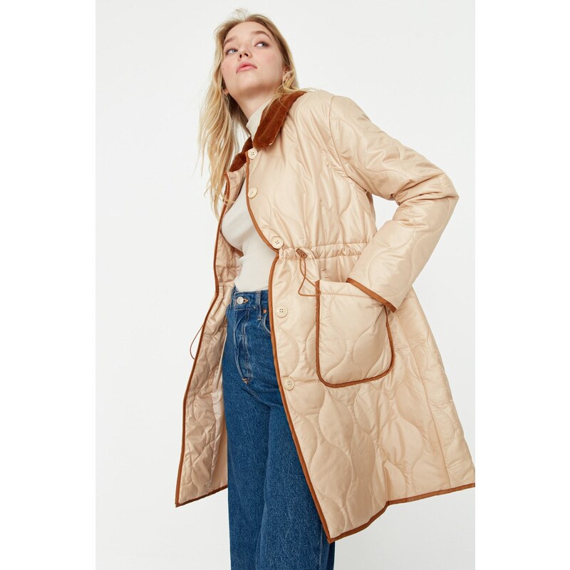 Trendyol Beige Oversized Plyšový límec Detailní prošívané nadýchané kabáty