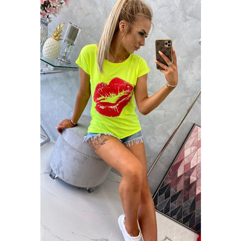 Halenka s potiskem rtů žlutá model 18744349 - K-Fashion