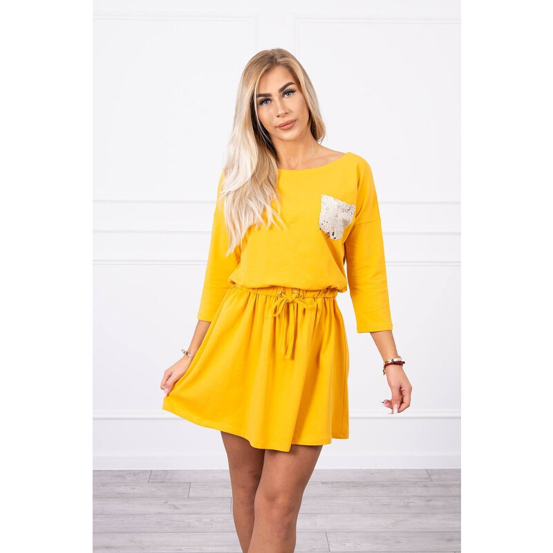 K-Fashion Hořčicové flitrové šaty s kapsami 85018564