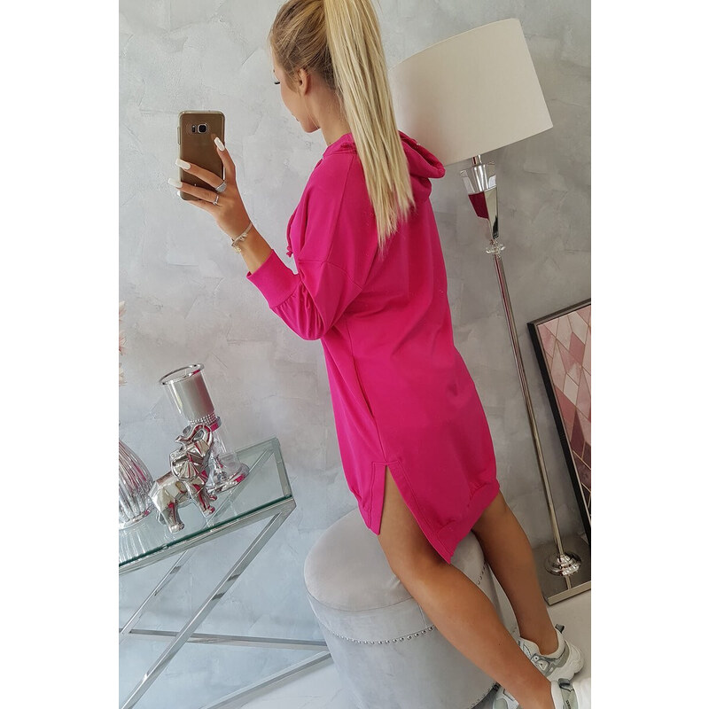 K-Fashion Šaty s kapucí a delšími zády fuchsiové barvy