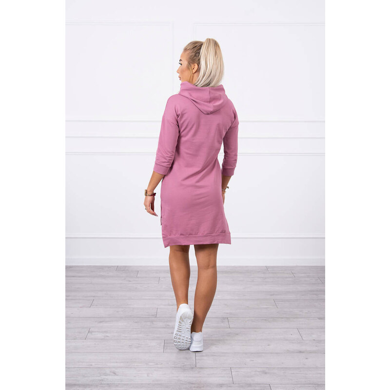 K-Fashion Šaty s delšími zády a barevným potiskem tmavě růžové barvy