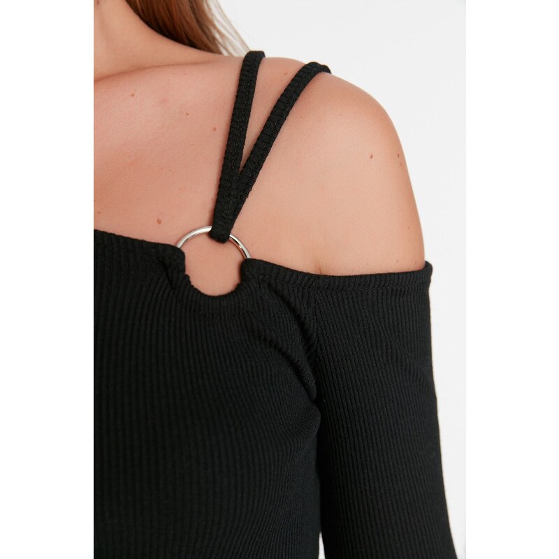 Trendyol Black Fitted Crop With Accessory Detail Piping, Flexible Knitted Blouse with Crop