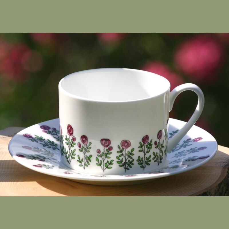 Wiggles & Florence UK Porcelánový šálek s podšálkem Roses multi 200ml