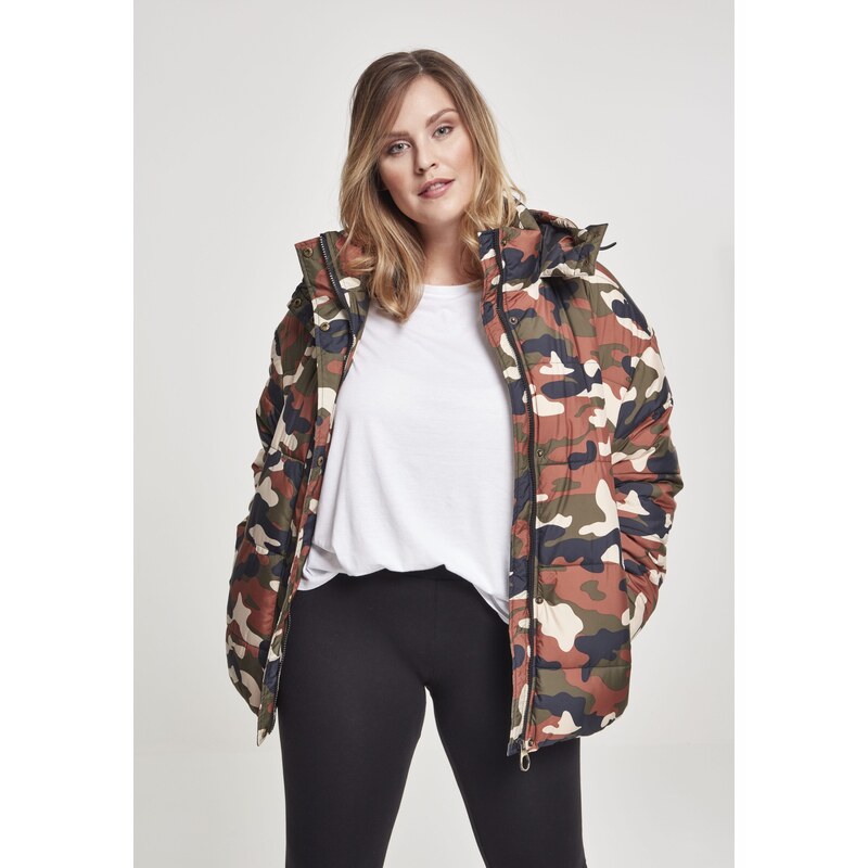 Urban Classics Zimní bunda ' Boyfriend Camo' mix barev
