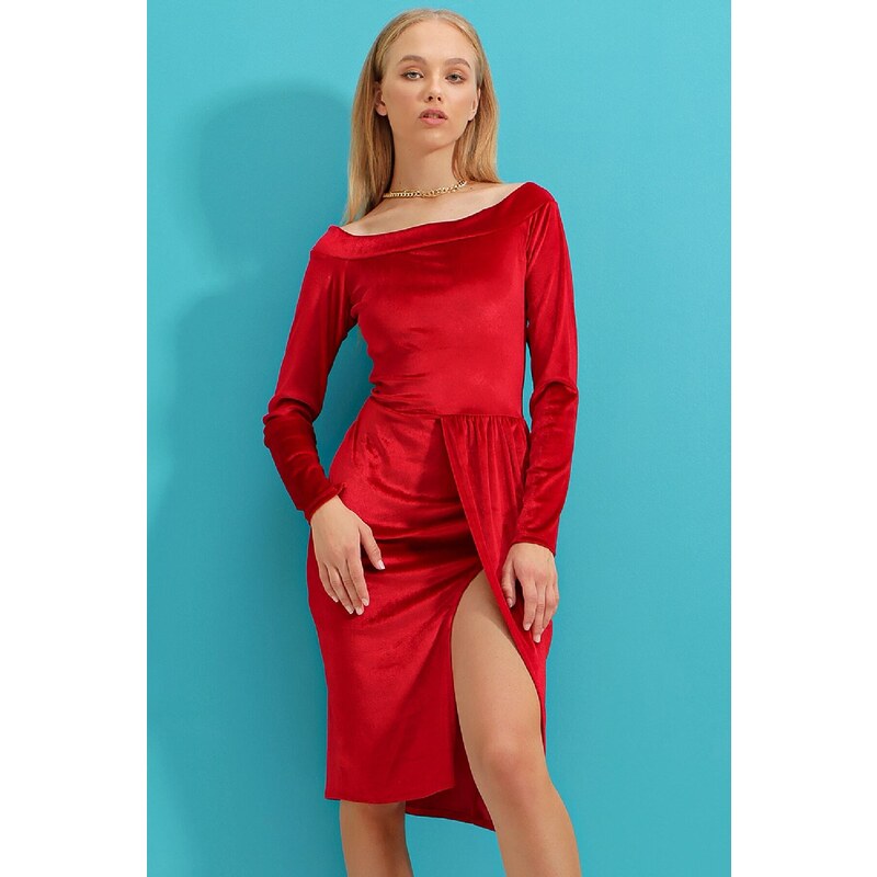 Trend Alaçatı Stili Women's Red Madonna Collar Slit Velvet Dress