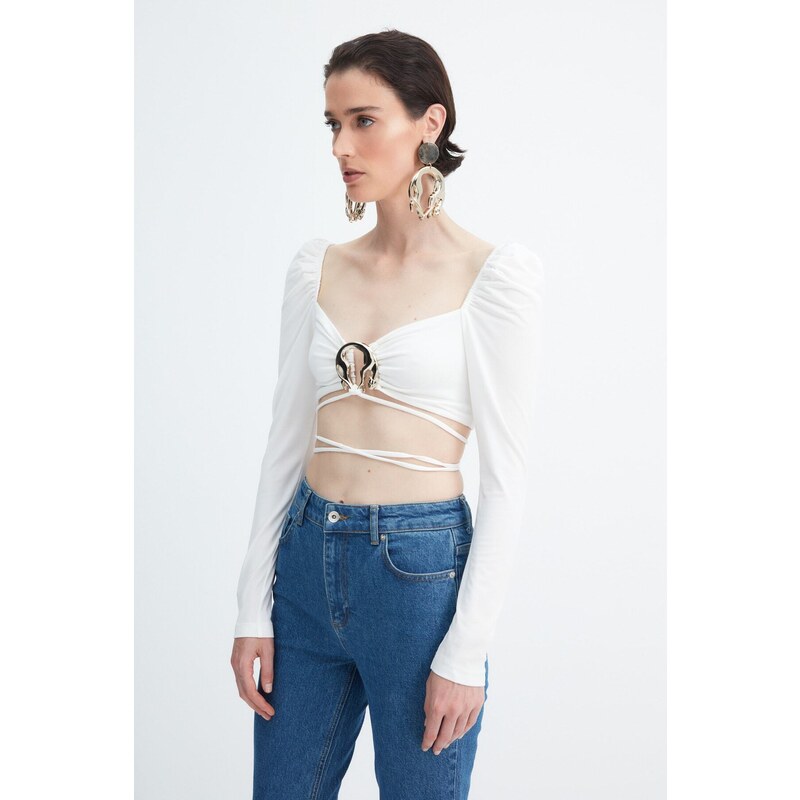Trendyol X Zeynep Tosun Ecru Blouse with Accessory Detail and Crop