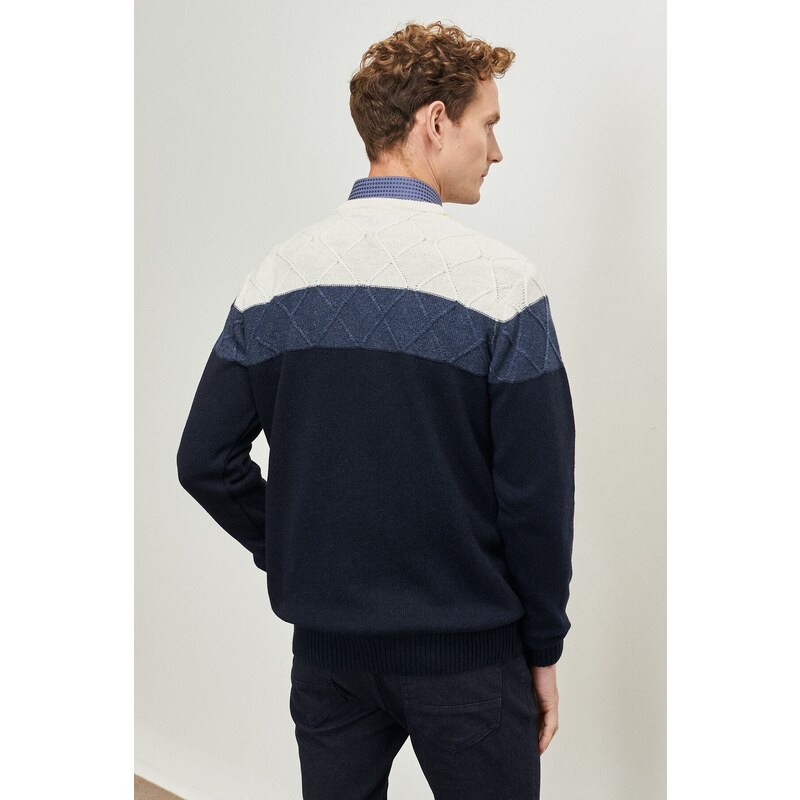 AC&Co / Altınyıldız Classics Men's Ecru-navy Standard Fit Regular Cut Crew Neck Colorblock Patterned Knitwear Sweater