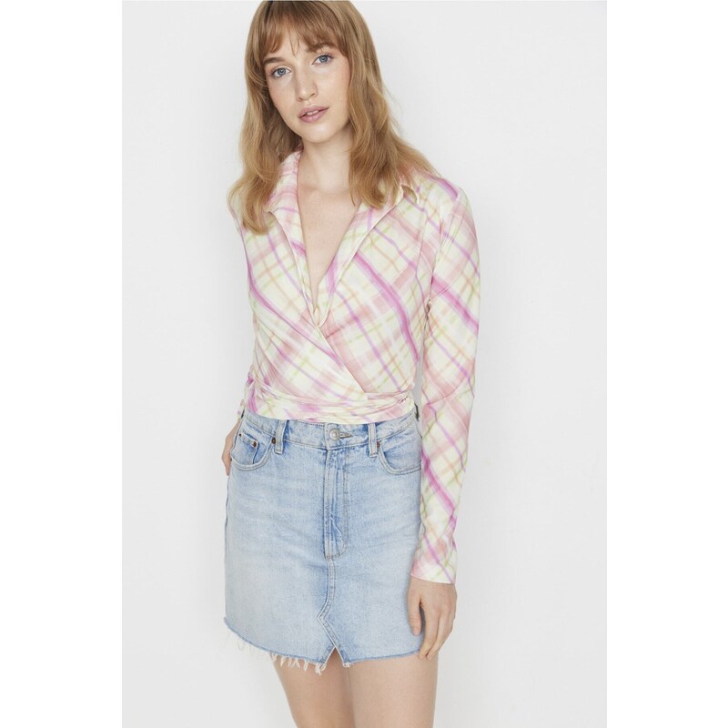 Trendyol Multi-colored Plaid/Check Crepe Knitted Blouse with Double Breasted Collar