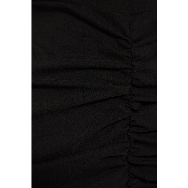 Trendyol černý límec detailní nařasené večerní šaty.