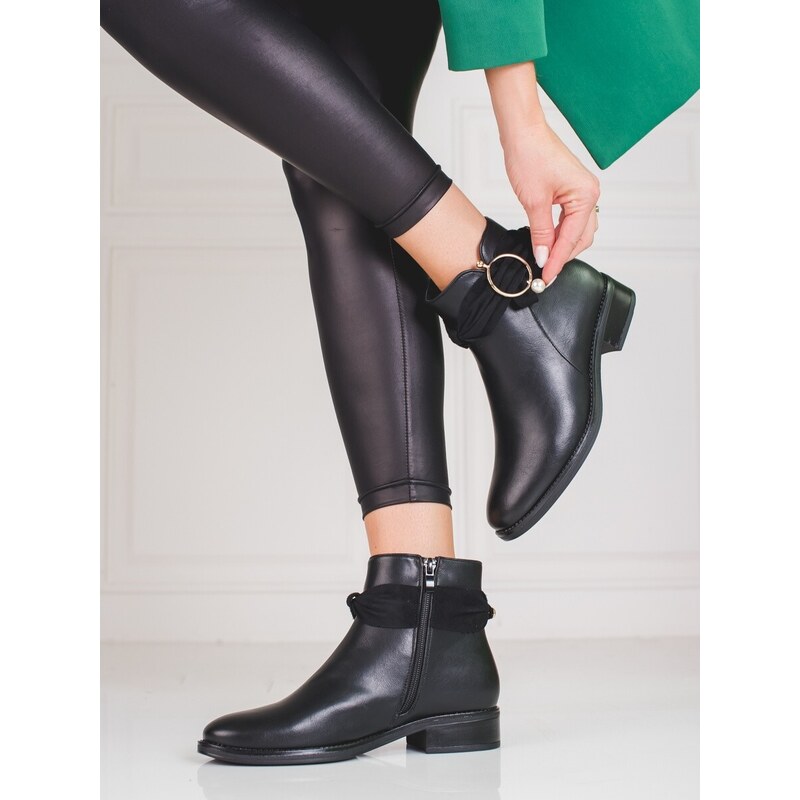 Luxusní černé dámské kotníčkové boty na plochém podpatku