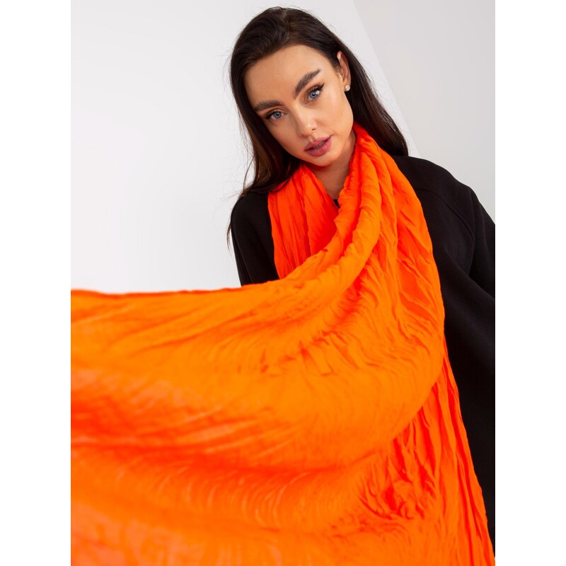 Fashionhunters Fluo oranžový vzdušný šátek s řasením
