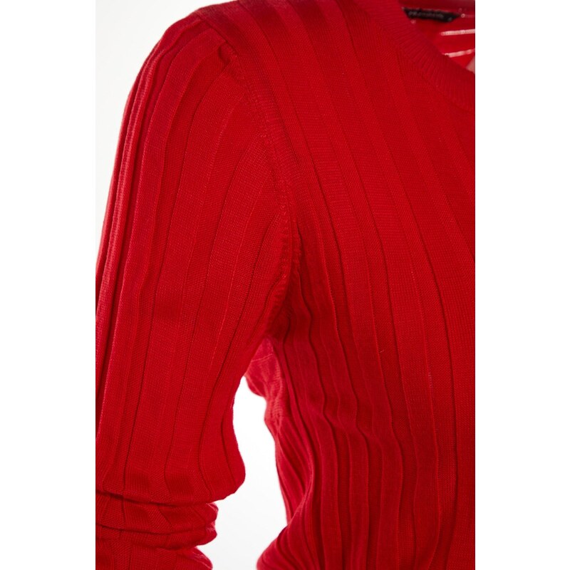 Trendyol Red Back Detailní pletený svetr