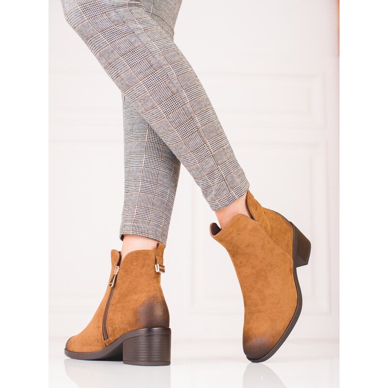 Brown women's ankle boots on a low post Vinceza