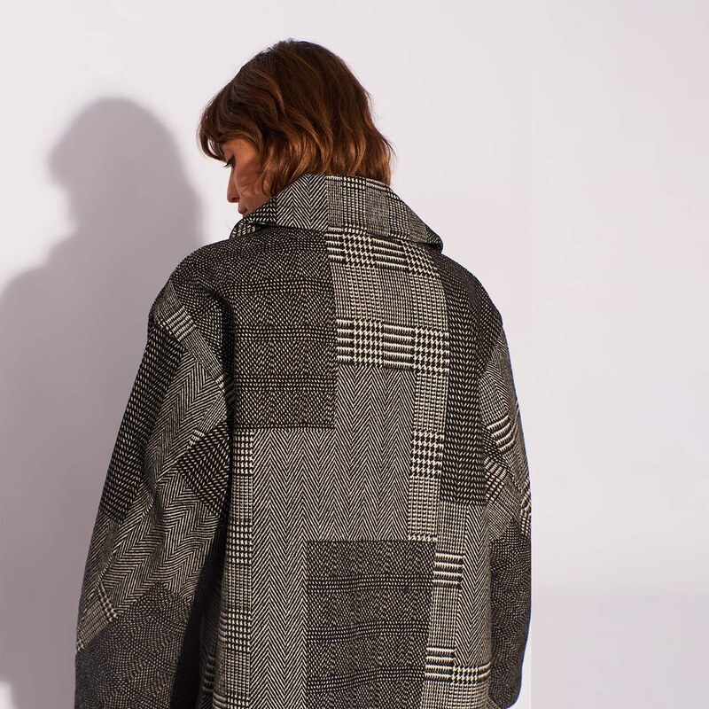 DESIGUAL Dlouhý kabát s patchworkovým vzorem