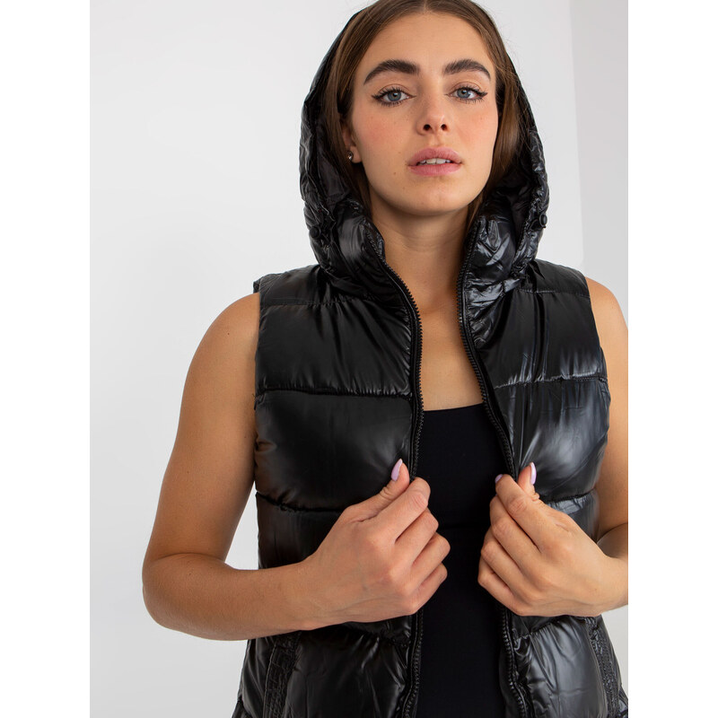 Fashionhunters Černá lakovaná péřová vesta s kapucí