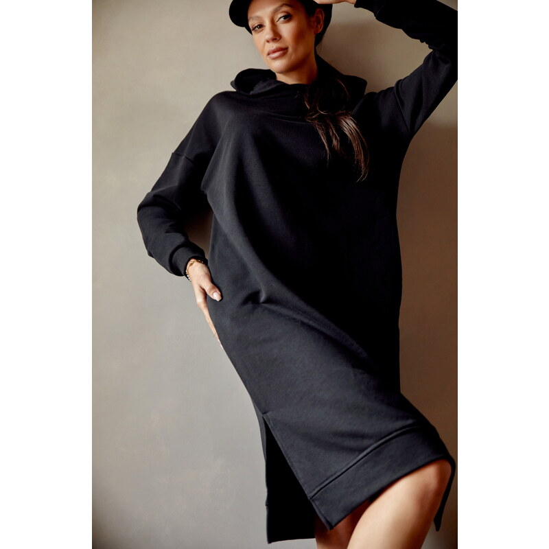 FASARDI Sportovní midi šaty s kapucí v černé barvě