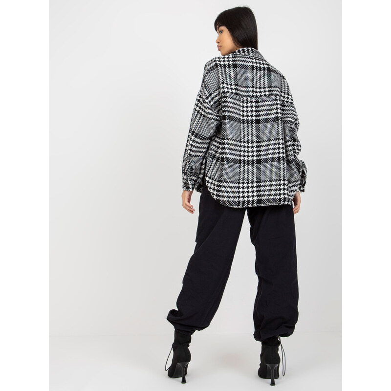 Fashionhunters Černobílá teplá košile typu houndstooth