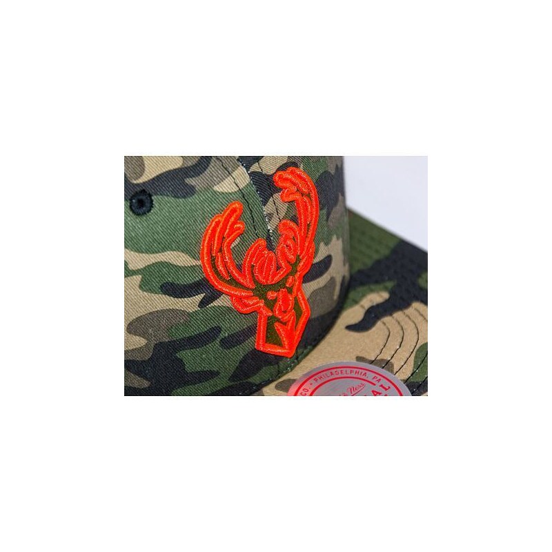 Kšiltovka Mitchell & Ness NEON CAMO POP SNAPBACK Milwaukee Bucks Camo