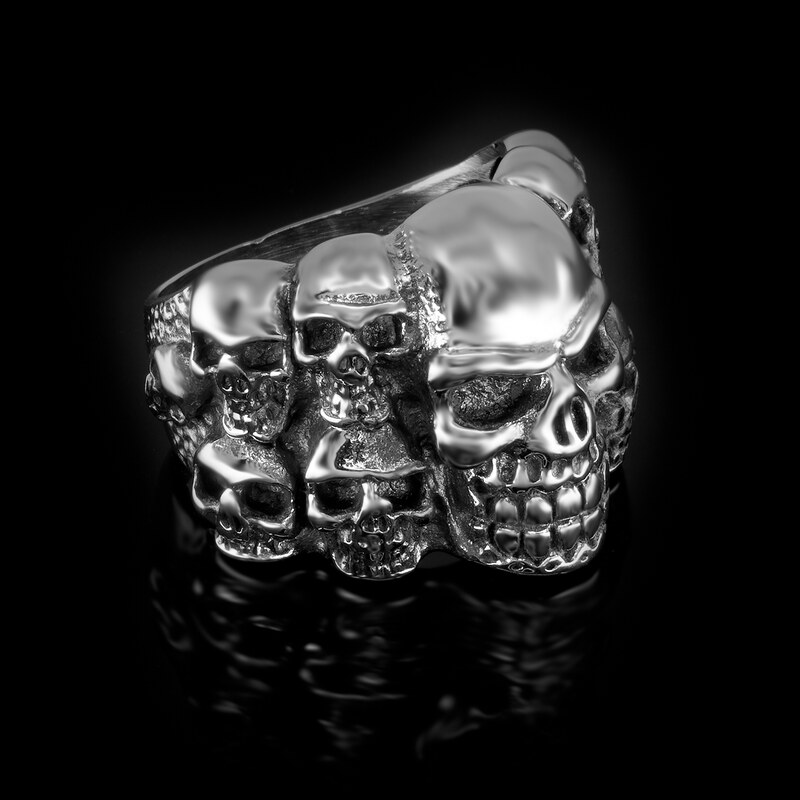 Precizně zpracovaný pánský ocelový prsten s lebkami | DG Šperky