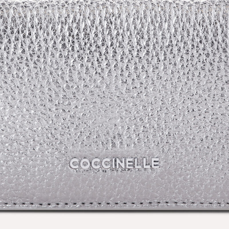 METALLIC SOFT KOŽENÁ PENĚŽENKA COCCINELLE SILVER SS24