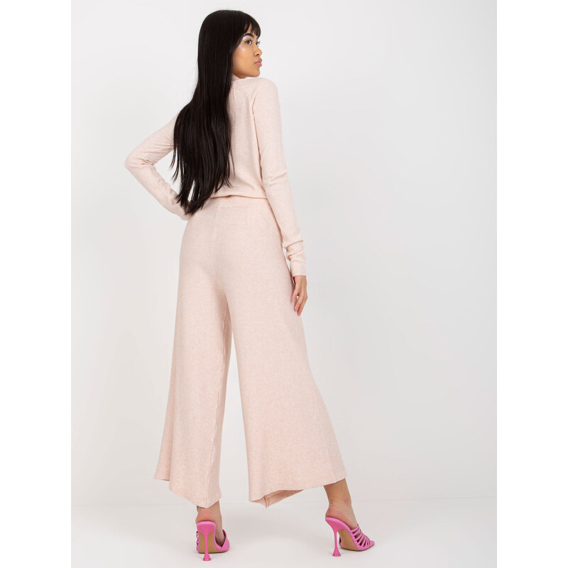 Fashionhunters Světle růžové pletené kalhoty se širokou nohavicí