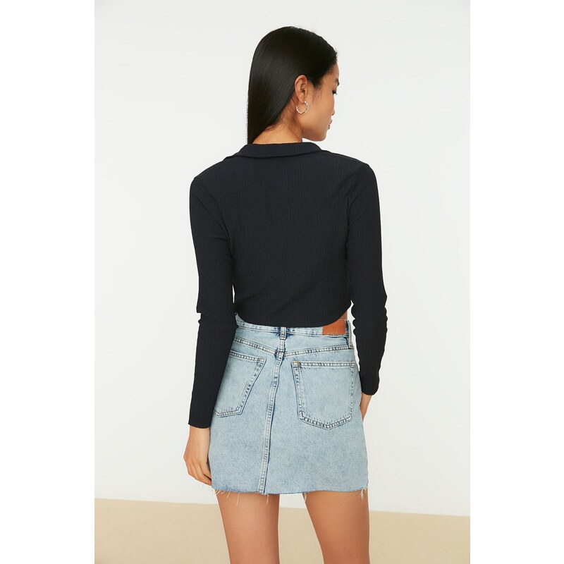 Trendyol Navy Blue Buttoned Fitted/Situated Polo Neck Crepe/Textured Crop Knitted Blouse