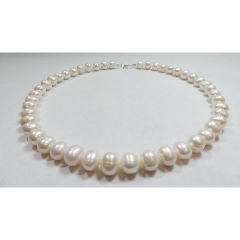 Náhrdelník z bílých perel (buton)