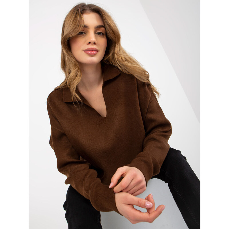 Fashionhunters Tmavě hnědý hladký oversize svetr s límečkem