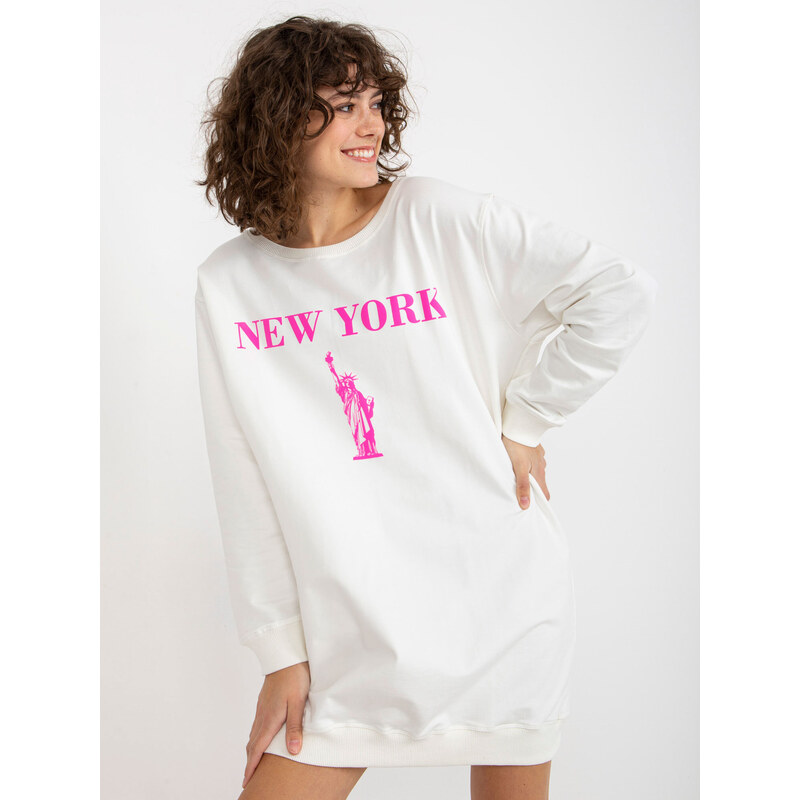 Fashionhunters Ecru-růžová dlouhá oversize mikina s nápisem
