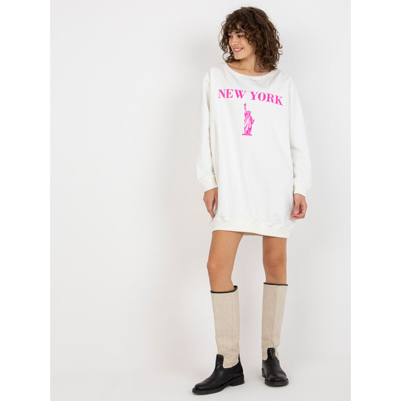 Fashionhunters Ecru-růžová dlouhá oversize mikina s nápisem