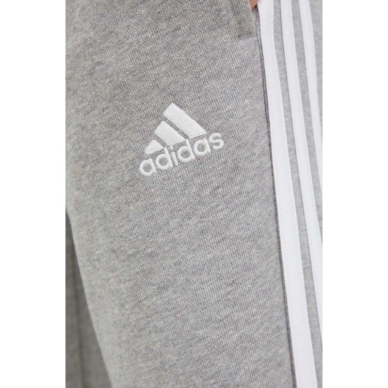 Bavlněné tepláky adidas šedá barva, s aplikací, IC9922