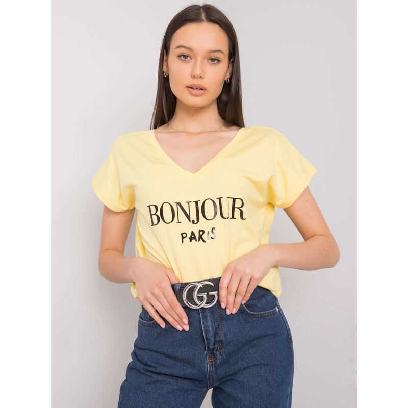 Fashionhunters Žluté tričko s výstřihem do trojúhelníku