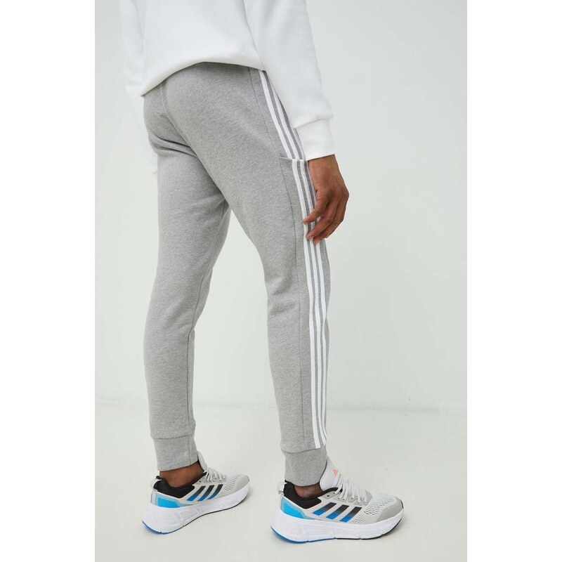 Bavlněné tepláky adidas šedá barva, s aplikací, IC9407