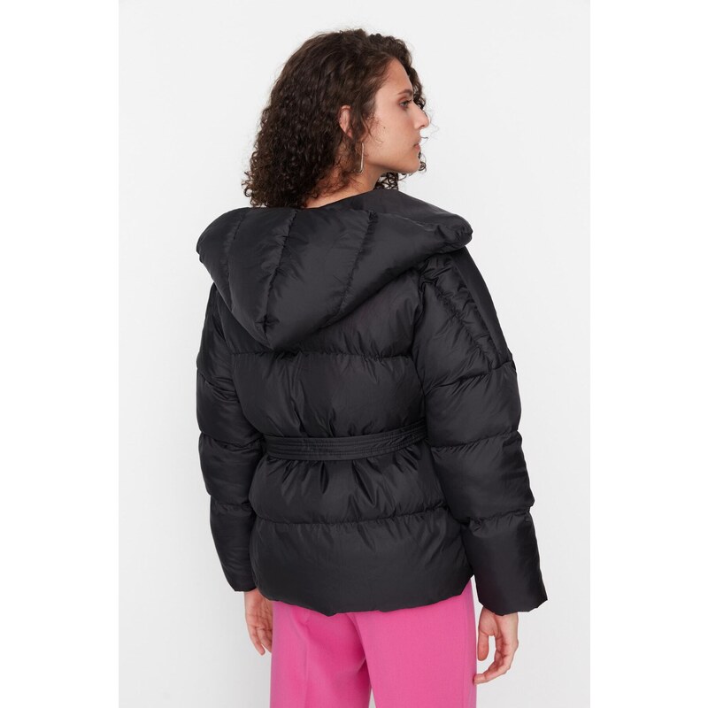Trendyol Černý oversized nadýchaný kabát s kapucí s podpáskem
