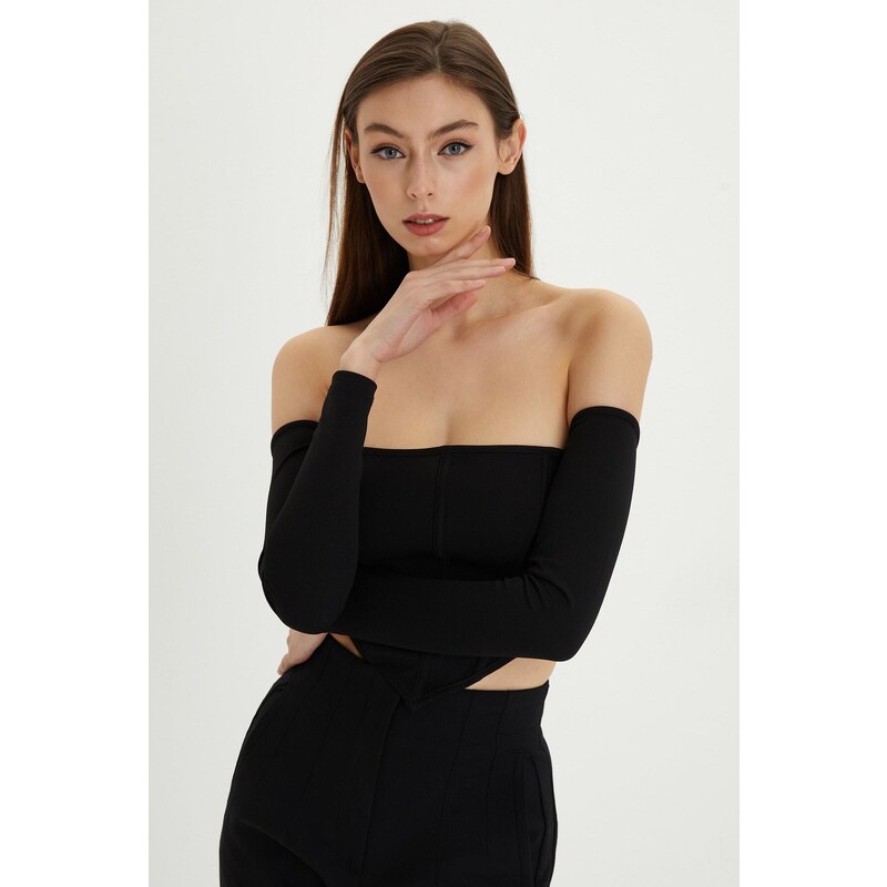 Cool & Sexy Women's Black Zipper Back Crop Blouse B518