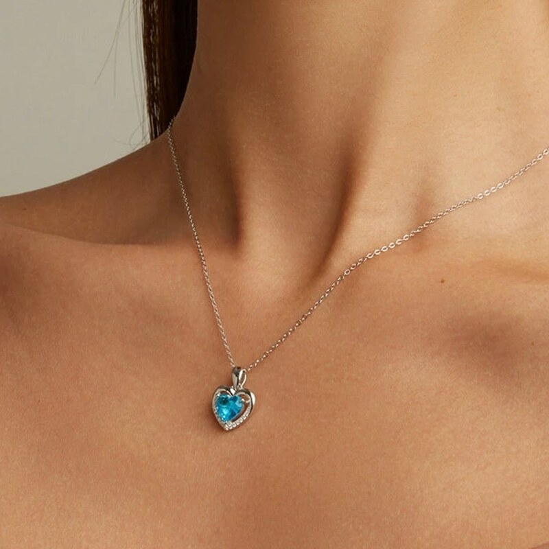 GRACE Silver Jewellery Stříbrný náhrdelník Amorita - stříbro 925/1000, modrý zirkon, srdce