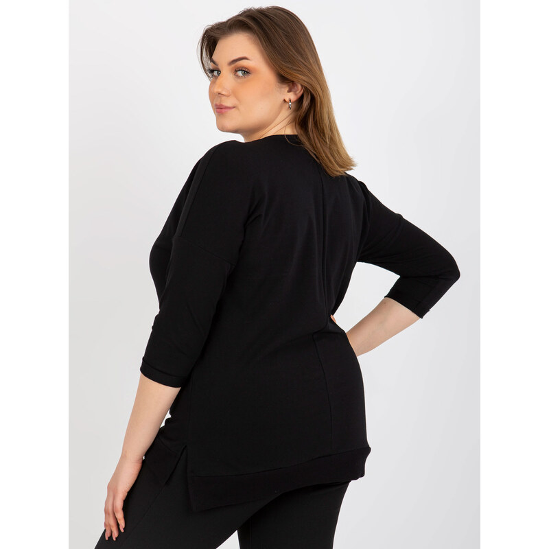 Fashionhunters Černá plus size halenka s aplikací a nápisem