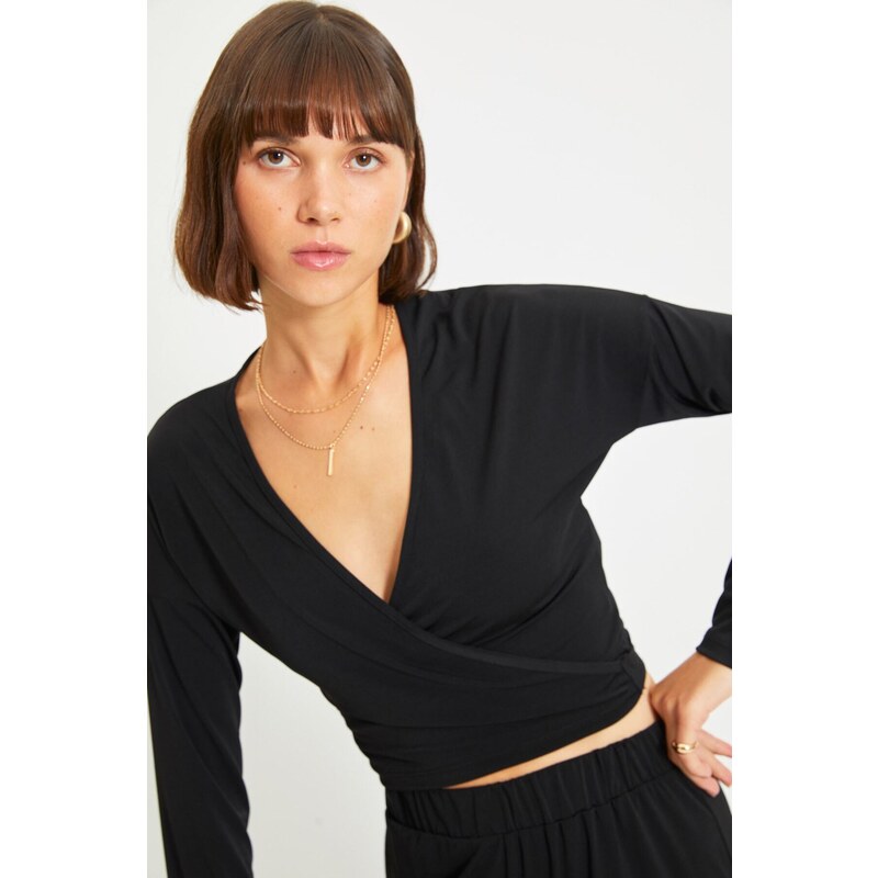 Trendyol Black Tie Detail Vypasovaná Crop Dvouřadá viskózová strečová pletená halenka