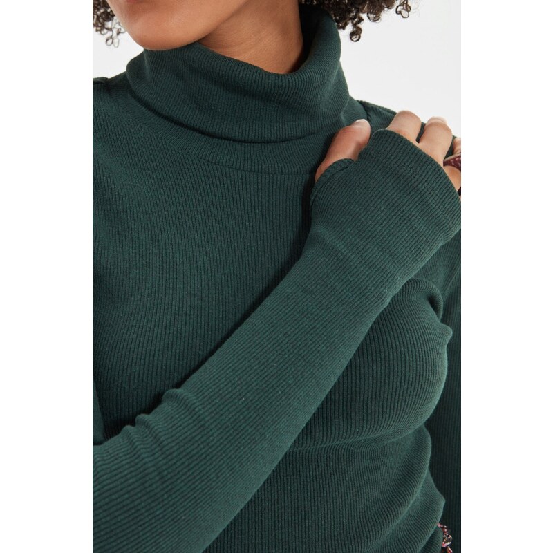Trendyol Emerald Green Fitted Turtleneck Finger Detailed Ribbed Elastic Knitted Blouse