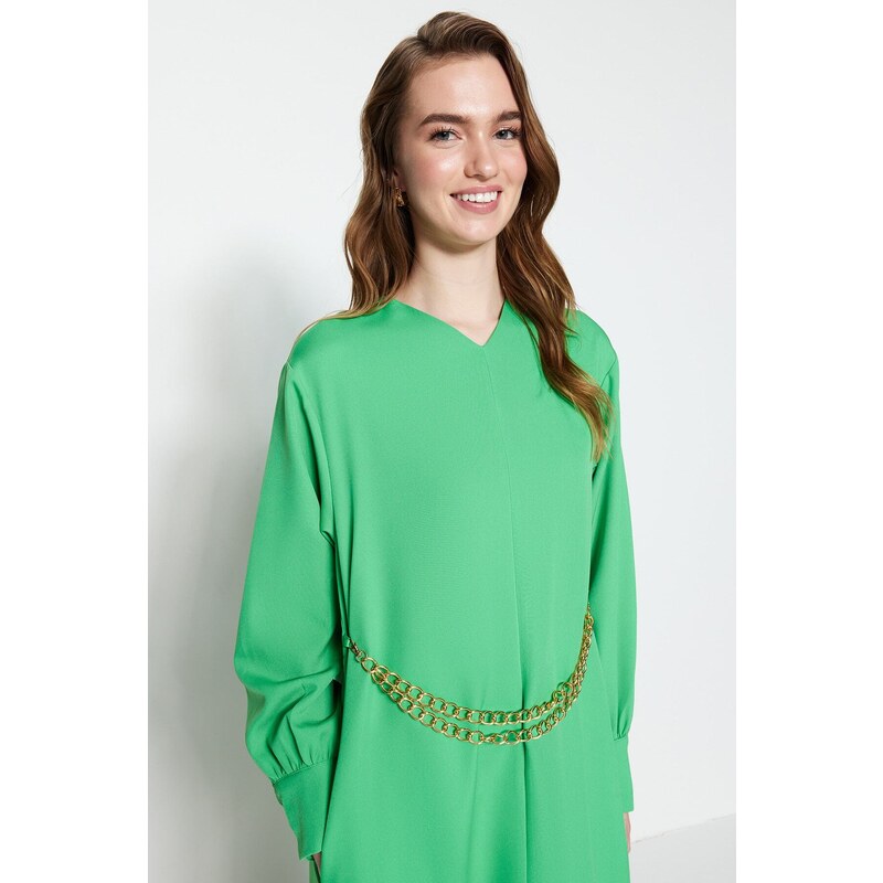 Trendyol Green Crepe Evening Dress with a Chain Waist and a Chain Belt, in a comfortable fit