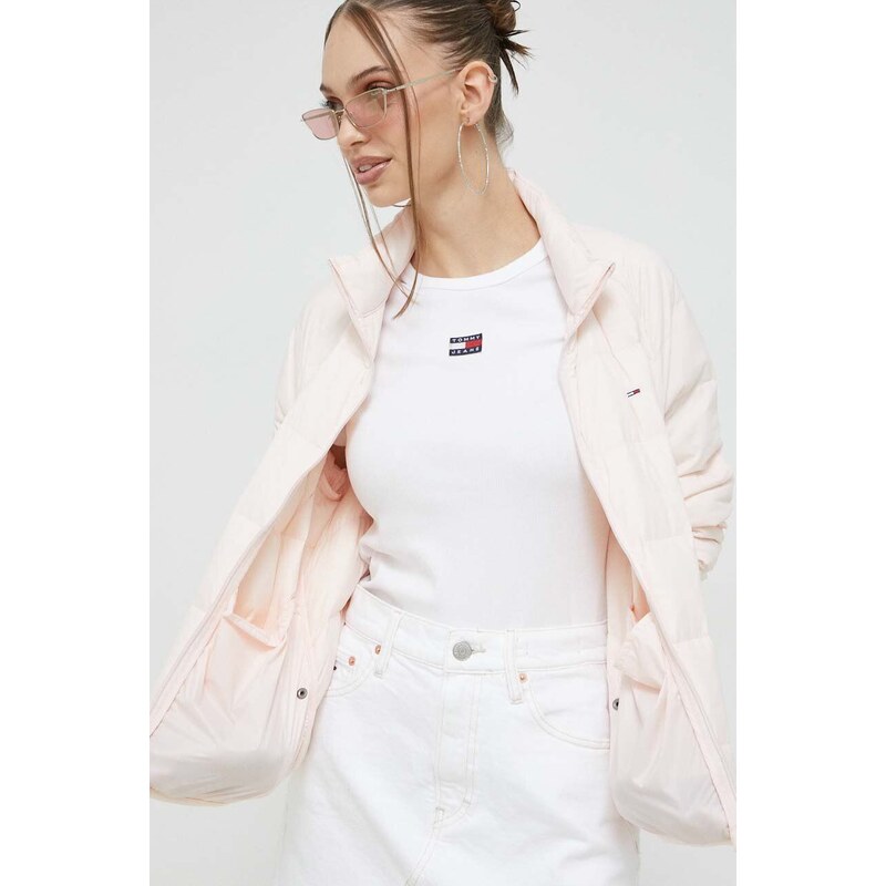 Péřová bunda Tommy Jeans dámská, růžová barva, přechodná