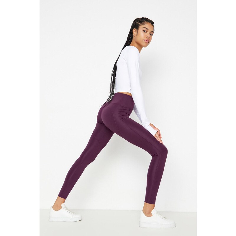 Trendyol Plum push-up představoval pletené sportovní legíny po celé délce