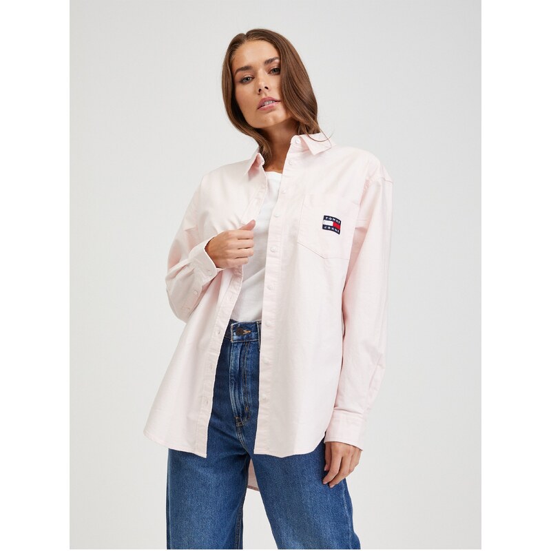 Tommy Hilfiger Světle růžová dámská oversize košile Tommy Jeans Badge Boyfriend - Dámské