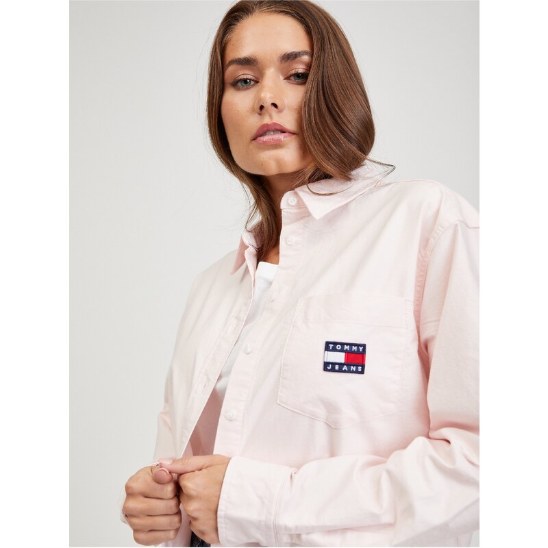 Tommy Hilfiger Světle růžová dámská oversize košile Tommy Jeans Badge Boyfriend - Dámské