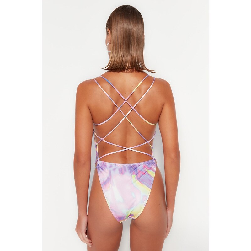Trendyol Abstraktní vzorované plavky s kulatým výstřihem s nízko střiženými zády pravidelné nohavice