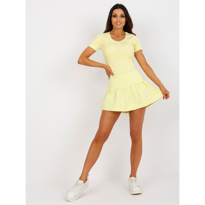 Fashionhunters Dámská mini tepláková sukně - žlutá