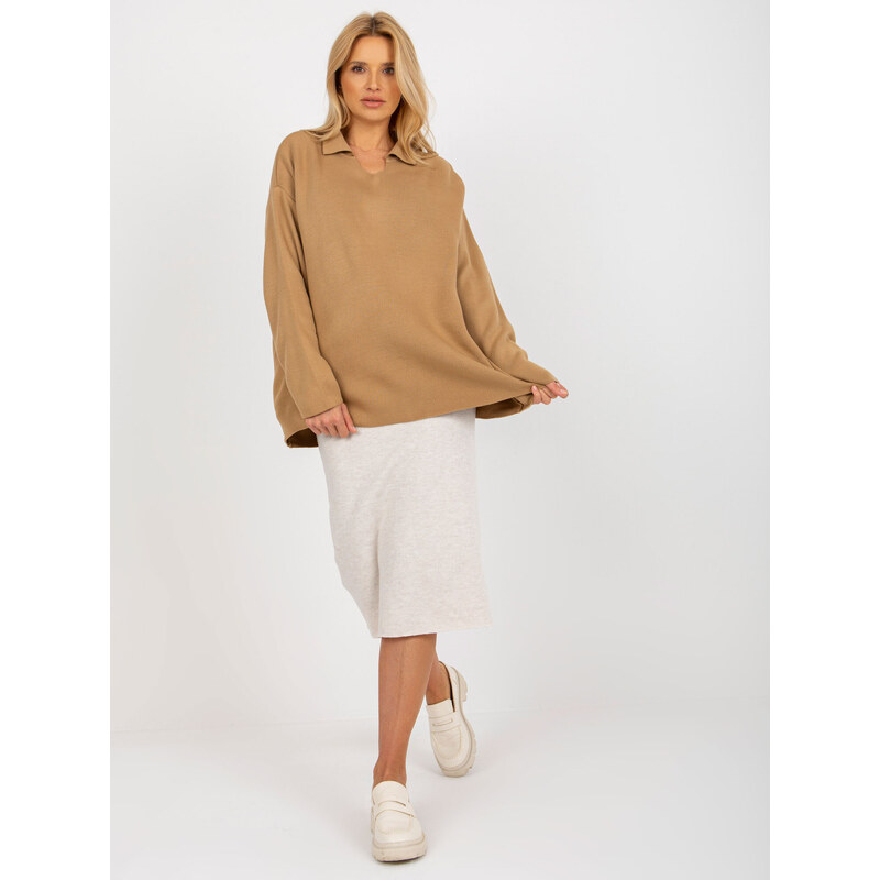 Fashionhunters RUE PARIS dámský camel oversize svetr s límečkem