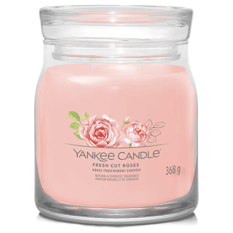 Yankee Candle – Signature svíčka Fresh Cut Roses (Čerstvě nařezané růže)