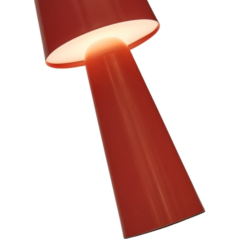 Červená kovová stolní LED lampa Kave Home Arenys M
